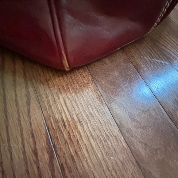 Luxurious Red Leather Travel Bag - Picture 8 of 14